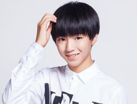 “小升初”后学校要求统一发型，看了标准发型后，学生表示拒绝