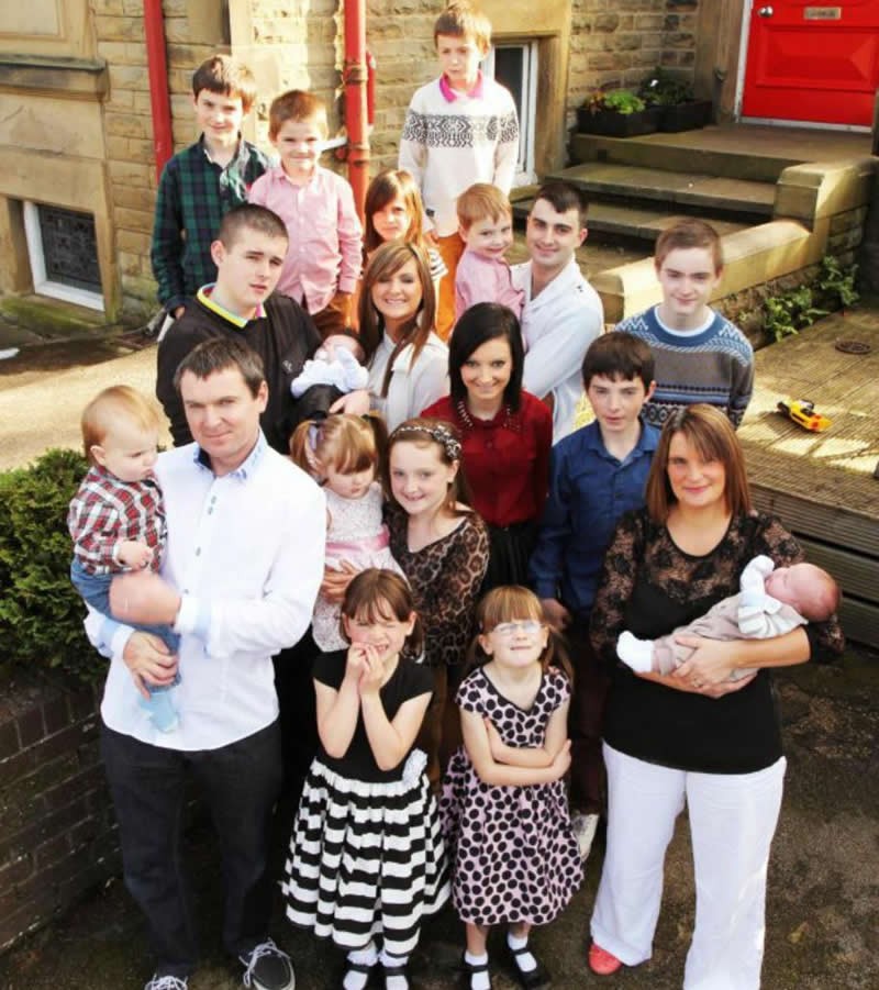 英国夫妻31年生下22个娃，现已有6个孙辈，晚年的快乐无法想象