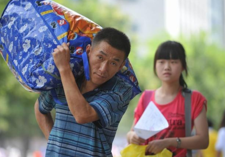 大学“生活费”应该给多少？看完这张档次表，家长们直言被忽悠了