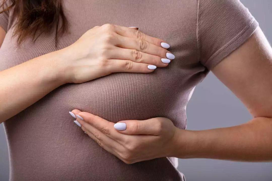 非哺乳期但乳房有乳汁流出,这是正常现象吗?女性可千万不能大意