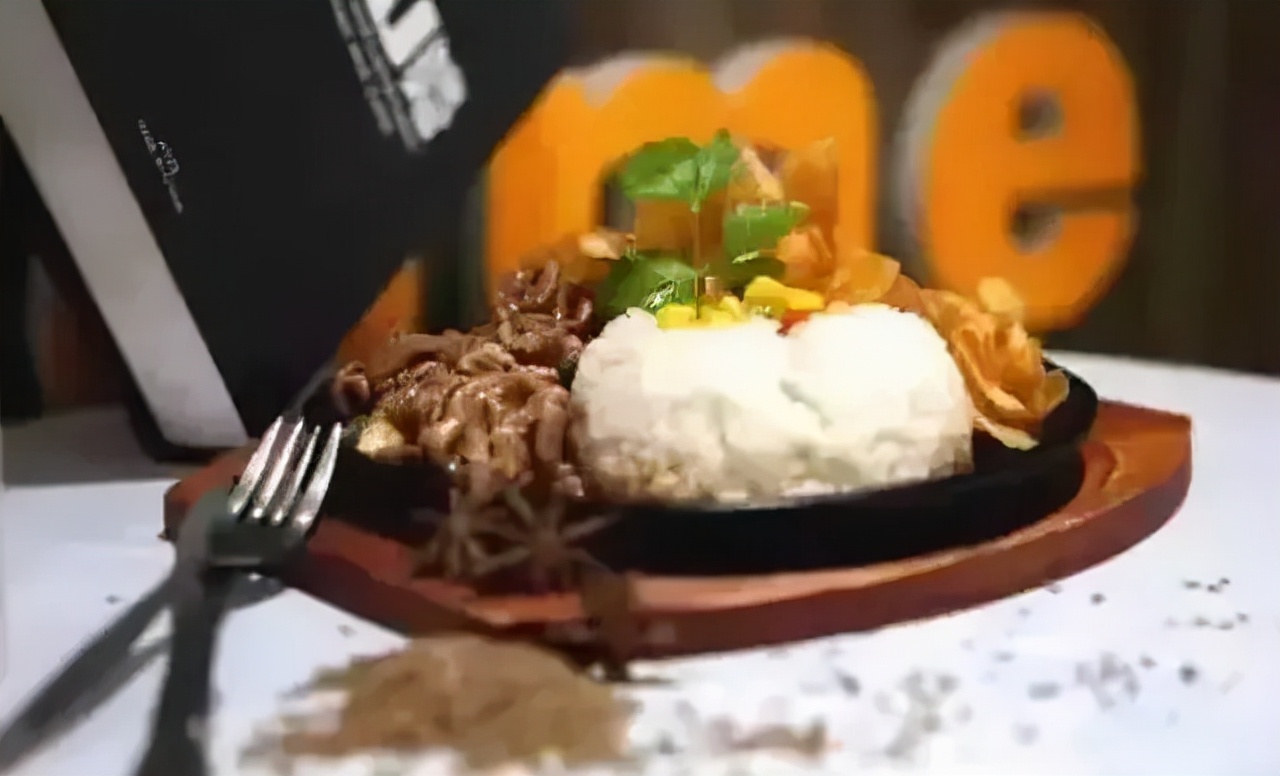 坐拥9幢餐饮大楼、24小时不打烊食堂！上海大学推出这一套餐，火上热搜！