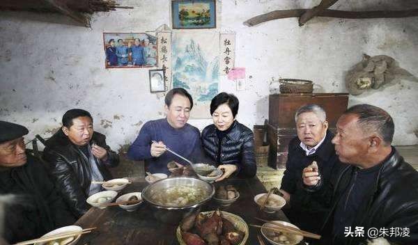 从打工仔到中国首富：求职简历写30页，为老板赚2亿只给3500