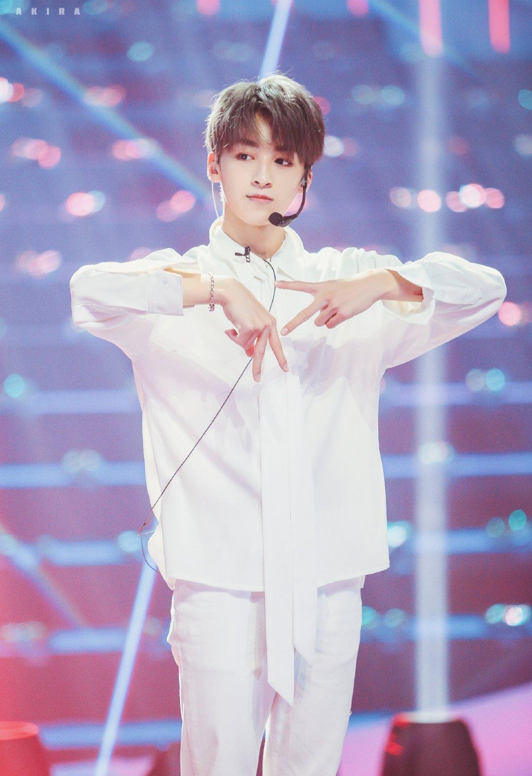 R1SE何洛洛：为出道选择弃考，今出演