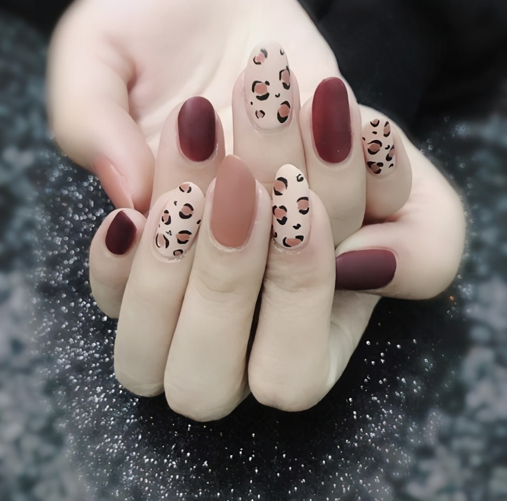 豹纹指甲图片 好看的豹纹美甲样式