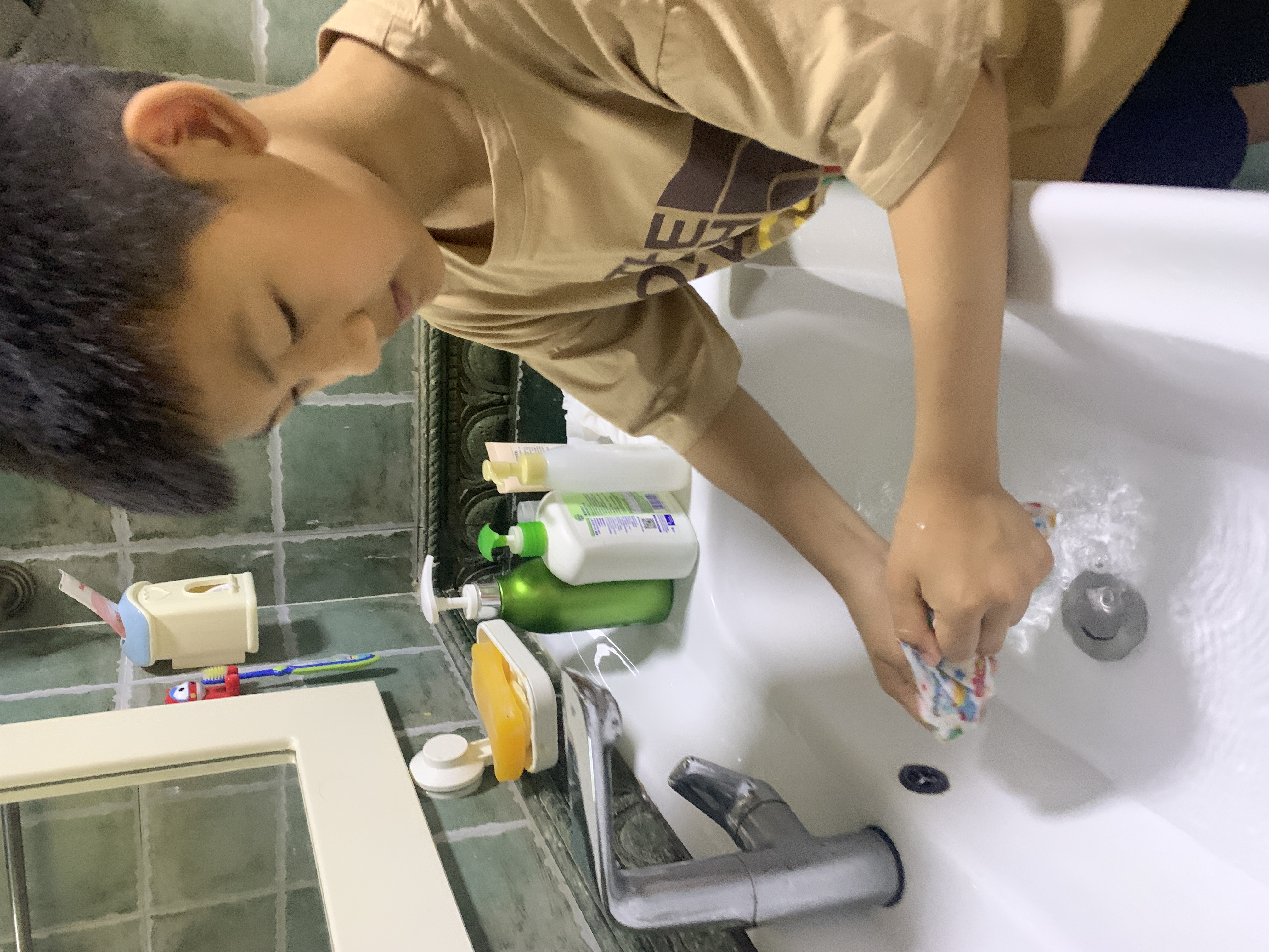 叠被、制作三明治、种植蒜苗…快来围观哈尔滨小学生的花式暑假作业