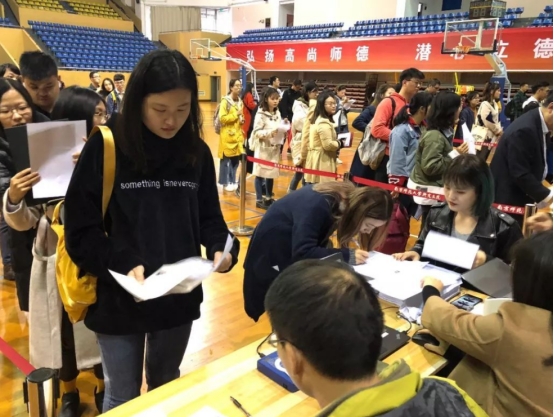 “考研”和“高考”哪个难度更大？过来人：差距不是一星半点