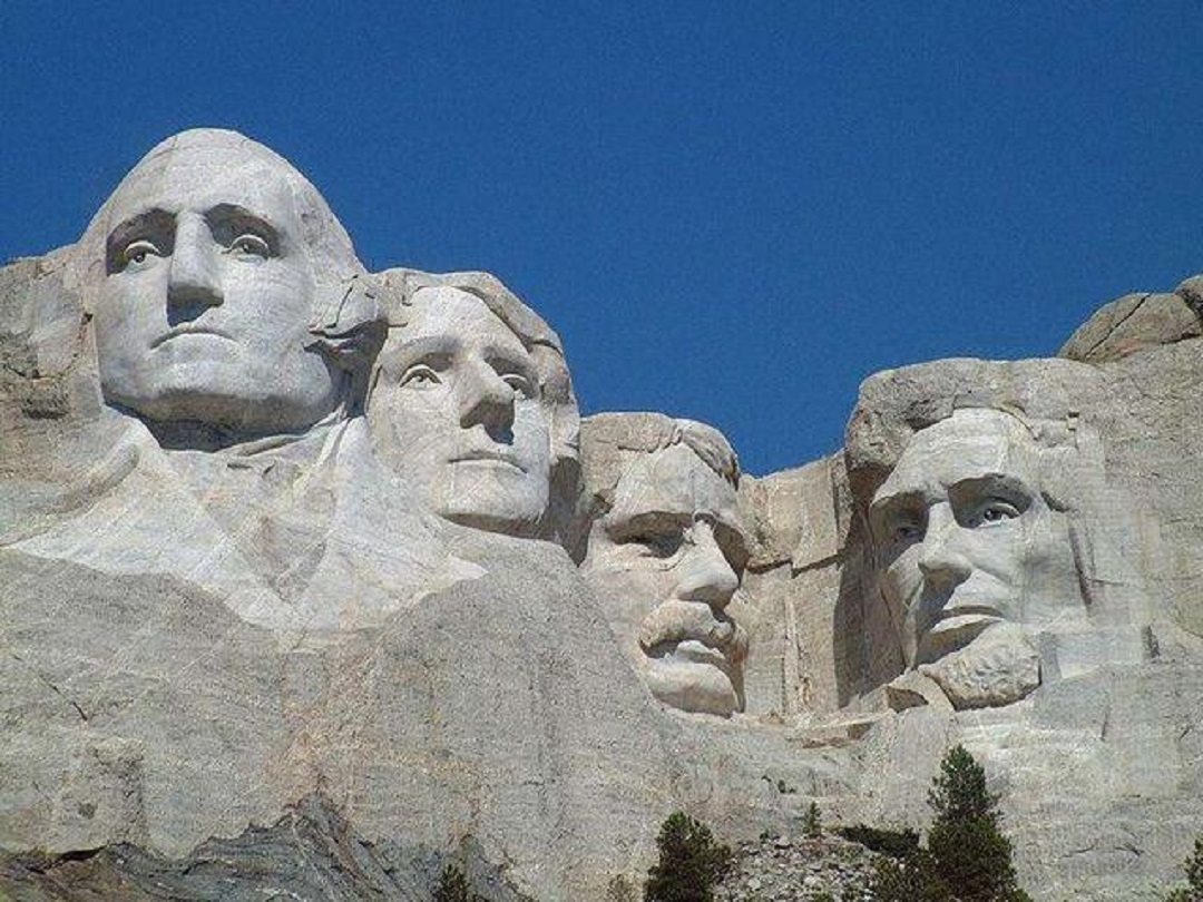 那座总统山刻有4位美国总统，是美国标志，但也被称为烂尾工程