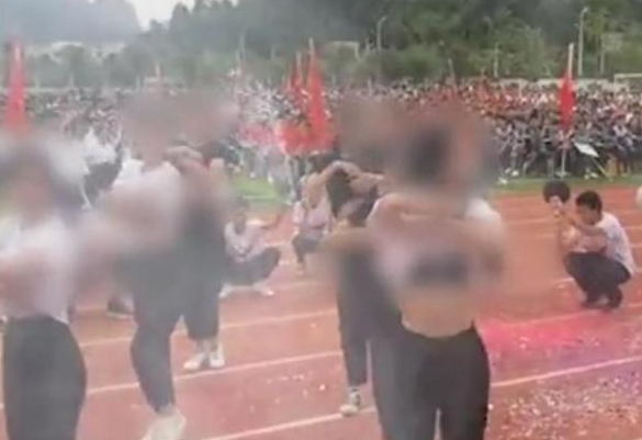 广西一中学运动会开幕式，多名初三女生跳“热舞”，校方回应来了