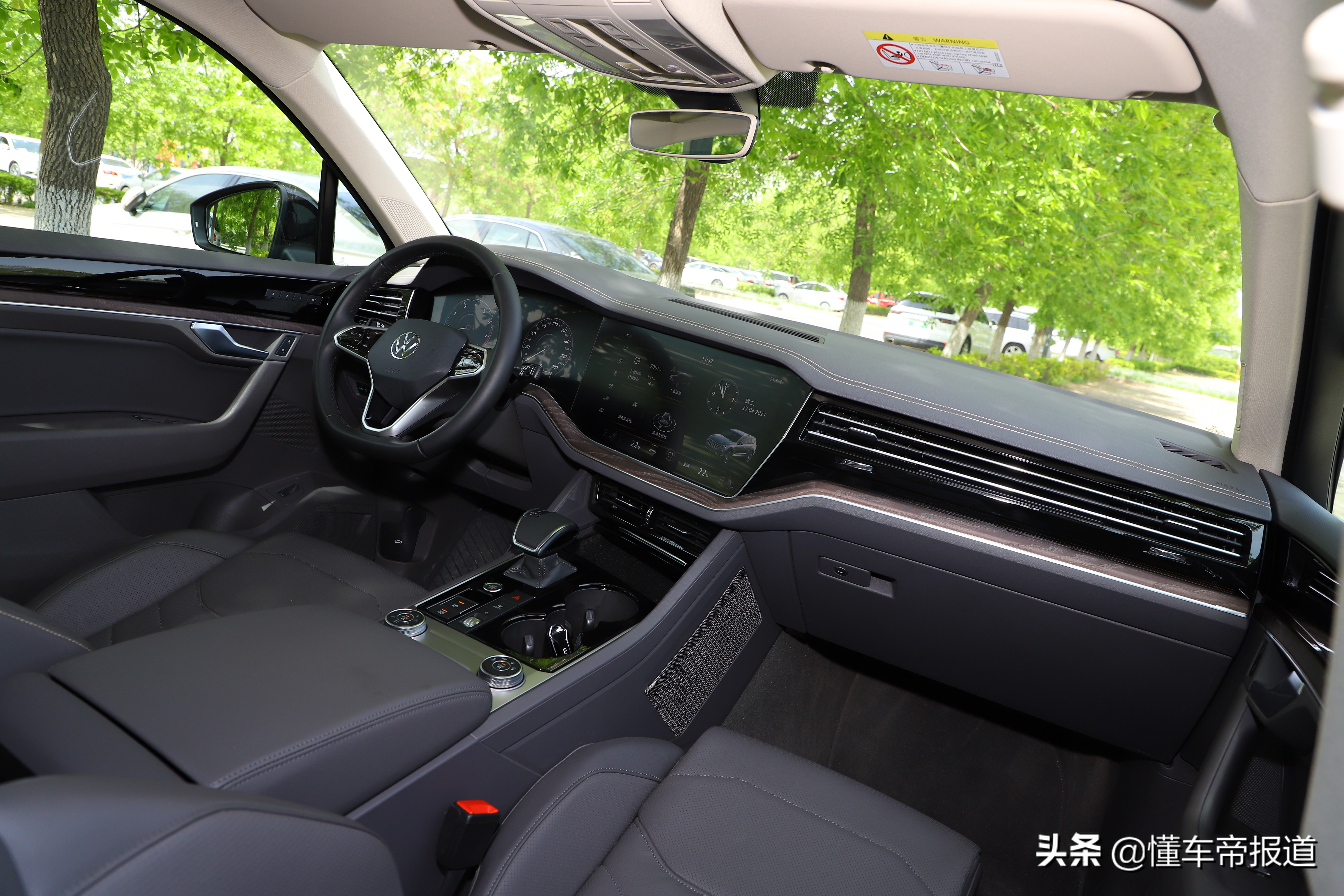 新车｜用黑化补足气场，试驾大众途锐3.0 TSI锐享版曜黑运动套装