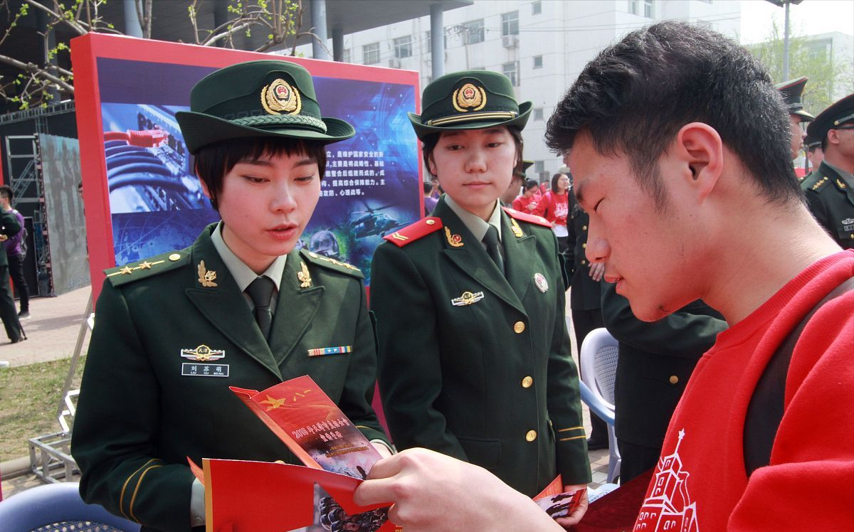 大学生参军入伍，有2种办法不用延迟毕业，学生和家长须知