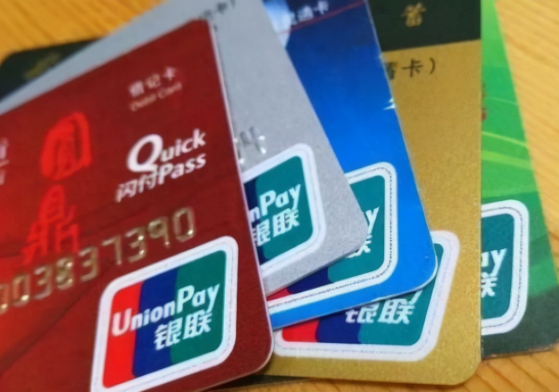 银行卡丢失后补办，为啥工作人员总是办新卡？原卡号办不到吗？