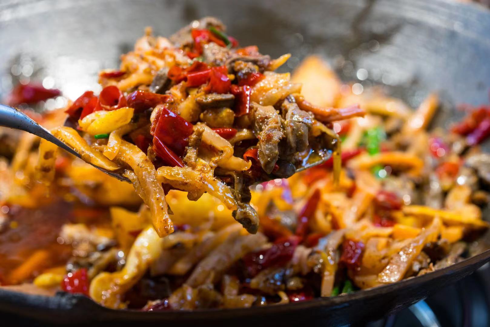 地道渝菜代表之一，正宗的黔江鸡杂可以好吃到什么样子？