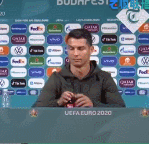 #C罗拒绝与可乐同框#当天市值跌40亿！品牌公关我给7分