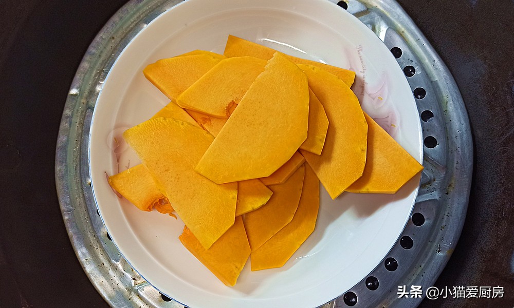 这道南瓜和猪瘦肉一起做的下饭菜“金汤肉片”，酸辣得恰到好处