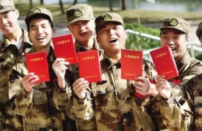 大学生参军入伍，好处多到数不过来，退伍费50万让很多学生心动