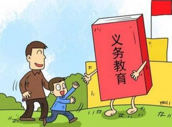 高一学生举报学校放假补课，接线员回怼学生瞎操心，网友一致好评