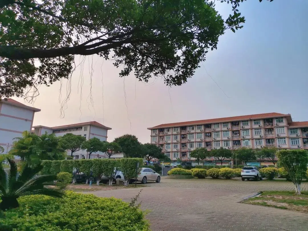 广东财经大学2021年本科招生咨询方式这里全都有