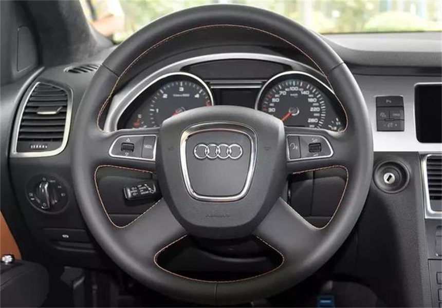 到店实拍奥迪Q7 V12柴油版，257万高等价位，扬言能拖动一架飞机