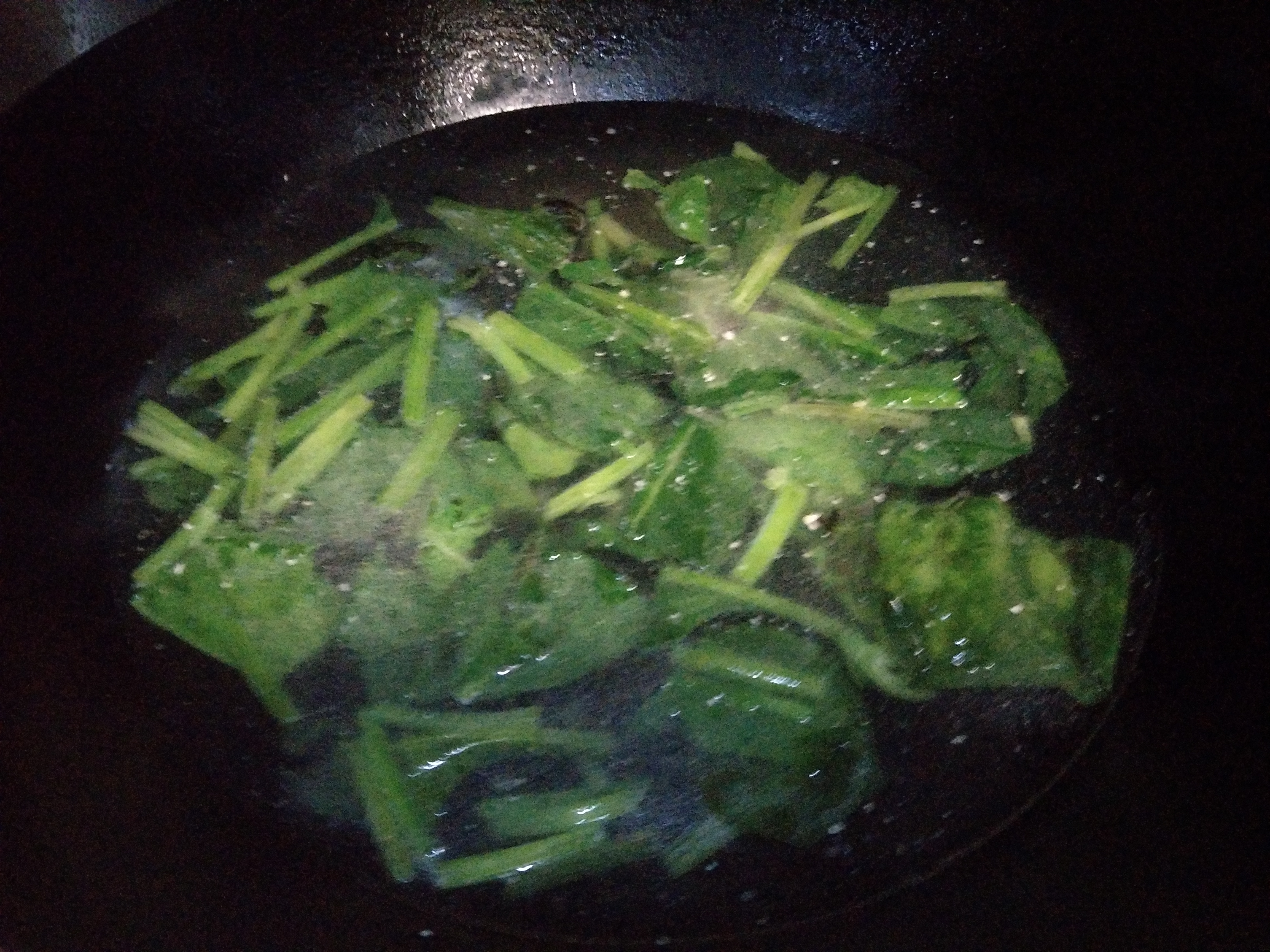 天冷了，教你做道菠菜汤，浓稠好喝，菠菜翠绿清香，孩子都爱喝