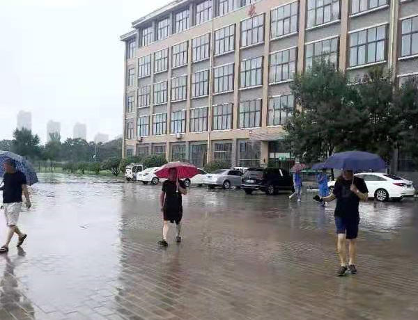 农大人的身影在前，我们“豫”难而上