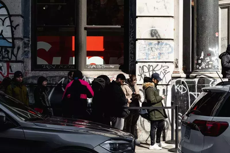 今年买 Supreme 还是 Palace ? 这是个难题