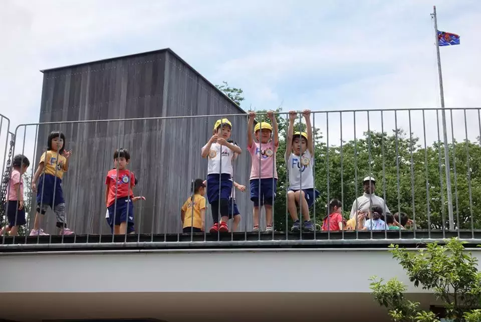 看了日本幼儿园的安全教育，才发现我们已经输在起跑线上