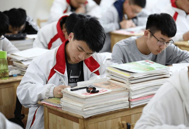 山东4.8万考生惨遭滑档，原因和“政策”有关，过本科线也无用