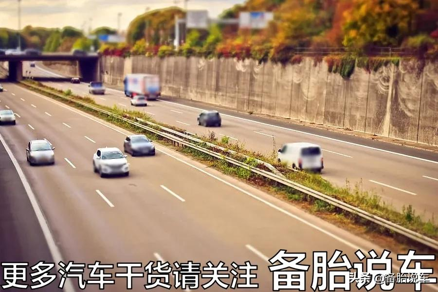 前排车窗贴膜要切“三角窗”吗？交警：透光率合格就不用切