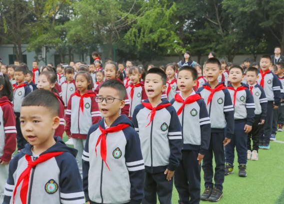 成都市各学校开展“少年先锋队建队日”系列活动