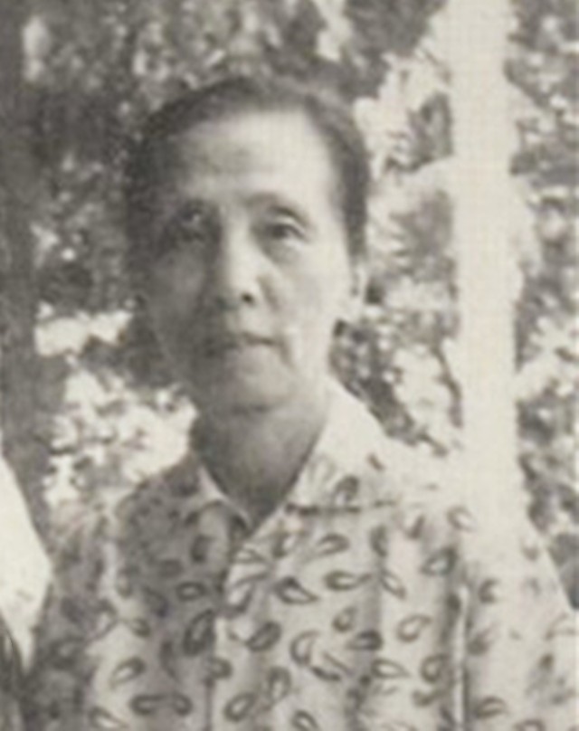 妻子卧病在床，他提前为妻子写挽联，妻子看后：我一定比你活得长