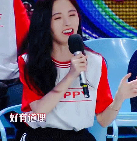 鞠婧祎的私服衣品真好，时尚造型减龄还显小，照着搭配“不翻车”