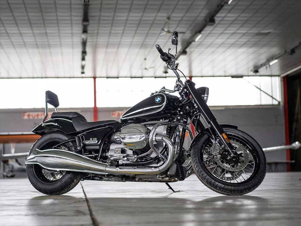 bmw宝马摩托车目前最大排气量的r18,拳击手发动机车型