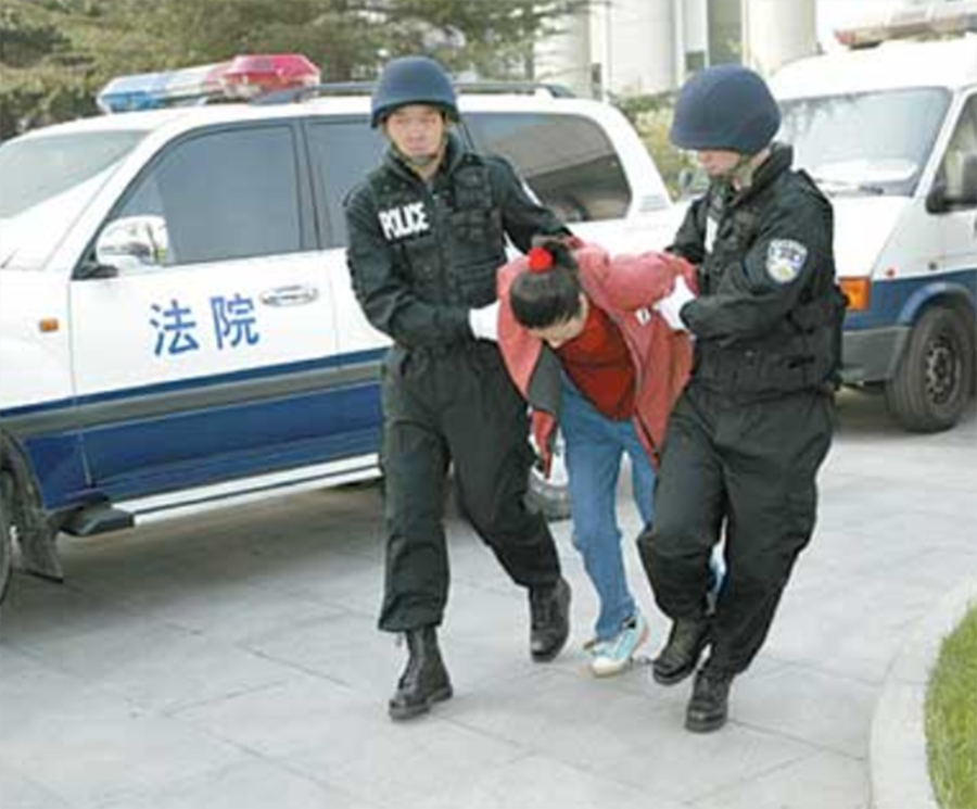 2004年，甘肃女毒枭被判死刑，临死前请求：能否把遗物留给家人？