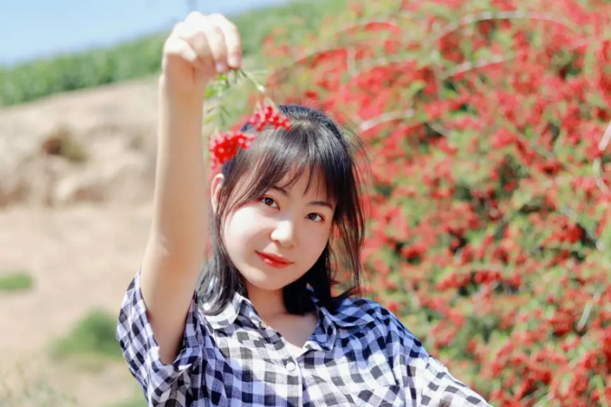 参加国旗护卫队，连续3年获国家级奖学金，湖北女大学生现已保研985！