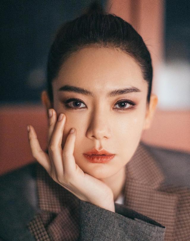 她们惊艳了时光，15位四川籍女星，个个灵气秀美，靠实力雄起