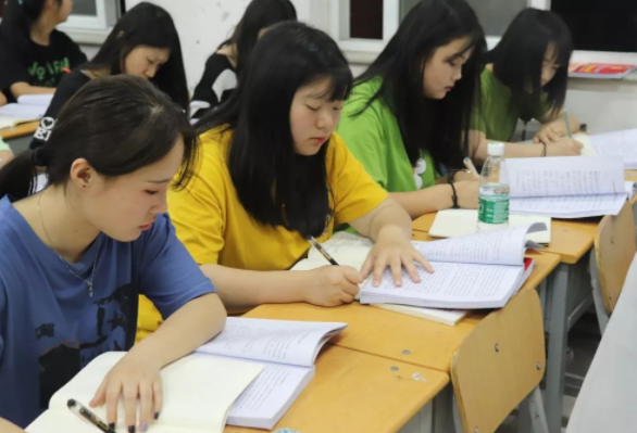 重庆考生运气爆棚，以507分捡漏985高校，却因专业被大家嘲笑