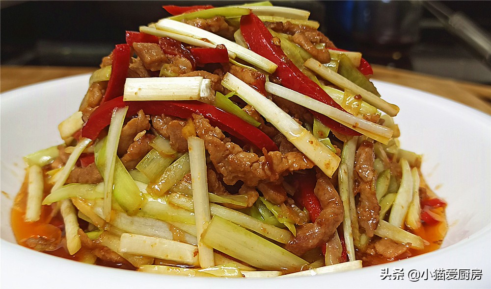 做韭黄炒肉丝时，一定多加这一步，韭黄鲜嫩脆爽不出水，味道也好