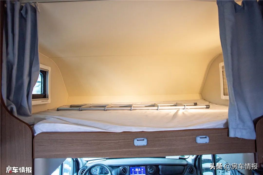 宇通新款房车：造型少见，有3张床能住一家5口人，30多万值么？