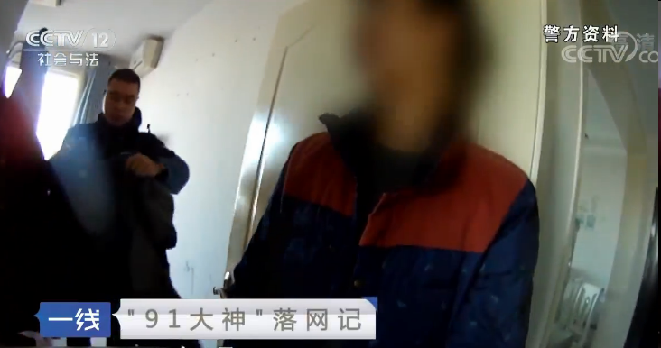 两年偷拍与近百女性上床视频网上贩卖赚64万，外企高管被判11年