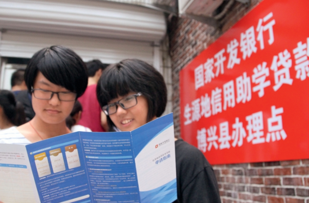 大学生坐火车能享受半价票，初中生为何要买全票？和学历没啥关系