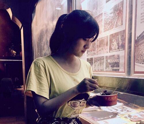 清华大学校花流出视频（清华学霸校花成笑话）