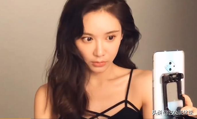 20175月9日美娜掀球衣回放gif(nba女主播美娜"真人"长什么样?