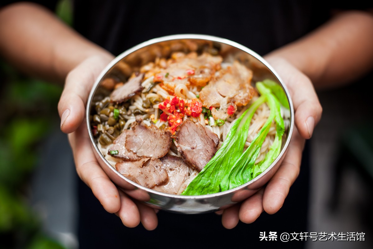 桂林10大好玩景点和10大好吃特产。