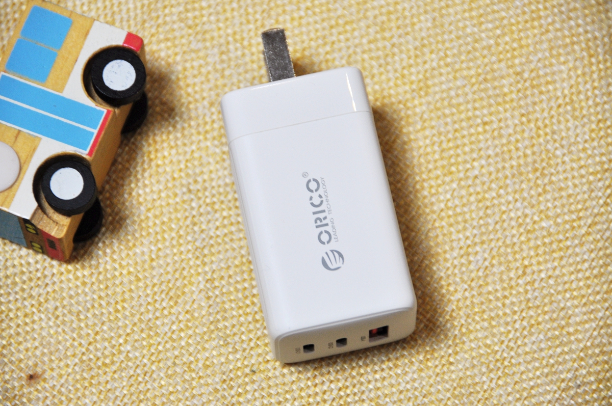 差旅电子党的福音，ORICO奥睿科65W氮化镓3口充电器