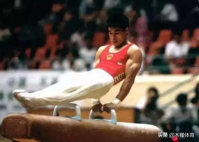 李宁的成长故事：8岁遇青梅，19岁夺6金，27岁入商海，30岁结连理