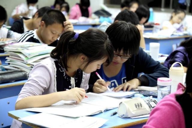 研究生晒“天价学费”，劝退不少寒门学子，家长直言供不起了