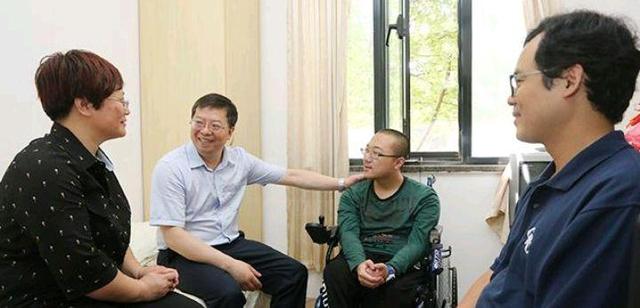 甘肃小伙高考648分，带母亲上清华4年，最后实现人生理想