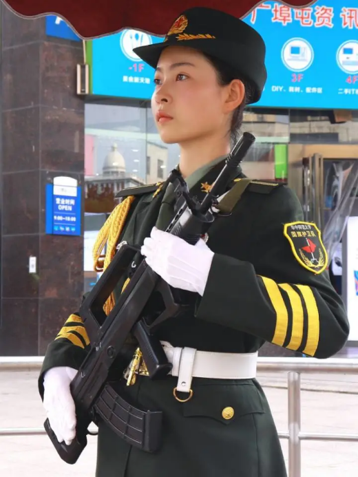 参加国旗护卫队，连续3年获国家级奖学金，湖北女大学生现已保研985！