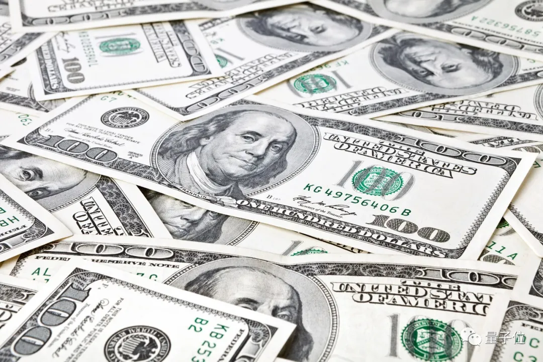 她是北大“一个人的毕业照”主角，古生物专业，十年后搞起了AI