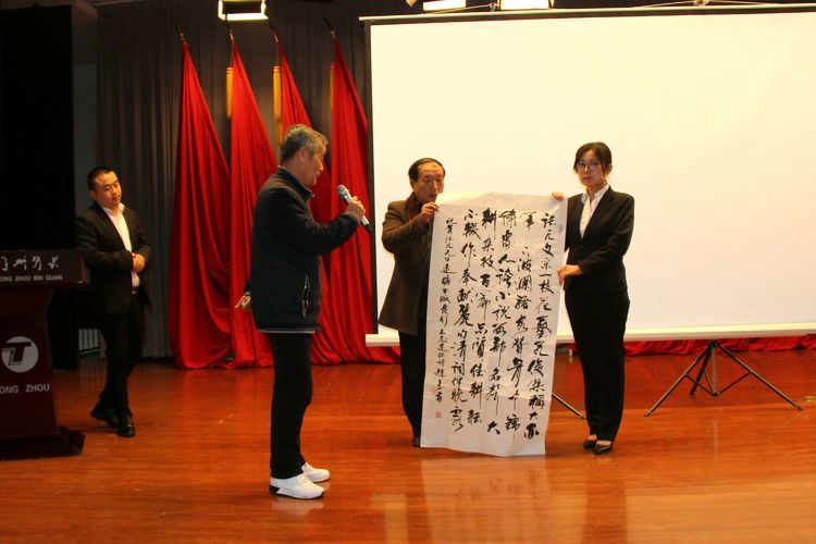 刘顺虎：远瞻红日染秋色 近看墨翁画腊梅